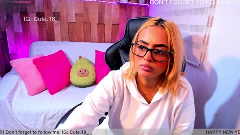 Snapshot of cute_elii chatting on 01/05/25, 10:50    Independent Model online show from 01/05/25, 10:50