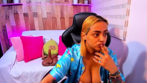 Snapshot of cute_elii chatting on 01/11/25, 11:13    Independent Model online show from 01/11/25, 11:13