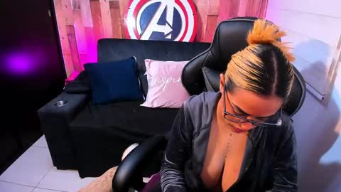 Snapshot of cute_elii chatting on 03/09/25, 01:25    Independent Model online show from 03/09/25, 01:25