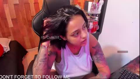 Snapshot of cute_elii chatting on 10/01/25, 01:00    Independent Model online show from 10/01/25, 01:00