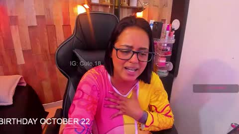 Snapshot of cute_elii chatting on 10/22/25, 12:00    Independent Model online show from 10/22/25, 12:00