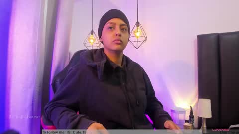    Independent Model online show from 06/05/26, 12:55