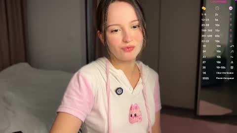 Snapshot of cute_emiliya chatting on 07/26/26, 12:23 Emily online show from 07/26/26, 12:23