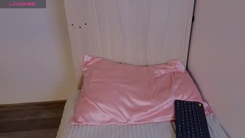 Emma online show from 12/15/25, 01:48