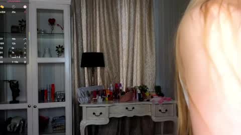 Snapshot of cute_fox_girl chatting on 04/24/26, 07:22 Anne online show from 04/24/26, 07:22