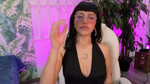 Sofa  online show from 06/01/26, 07:48