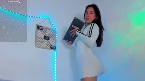 Cute horny1 online show from 03/11/25, 06:00