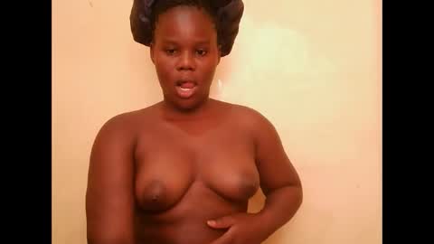 cute_latifah online show from 02/18/26, 10:33