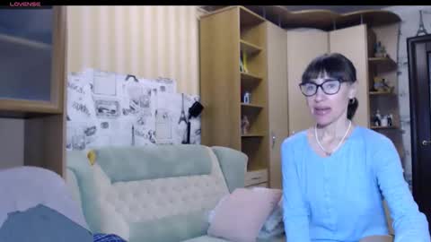 cute_lion_ online show from 11/16/25, 12:22