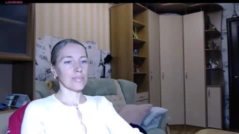 cute_lion_ online show from 11/21/25, 07:01