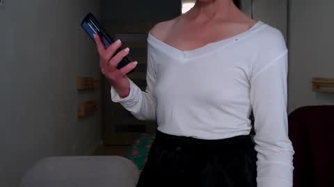 Snapshot of cute_lion_ chatting on 04/25/26, 01:03 cute_lion_ online show from 04/25/26, 01:03