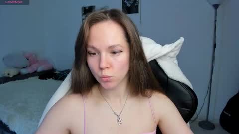 Snapshot of cute_little_ass chatting on 11/03/25, 04:03 Emily online show from 11/03/25, 04:03