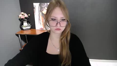 Veronica online show from 10/28/25, 08:40