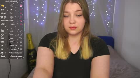 Snapshot of cute_sharloti chatting on 04/23/26, 05:15 Sasha online show from 04/23/26, 05:15