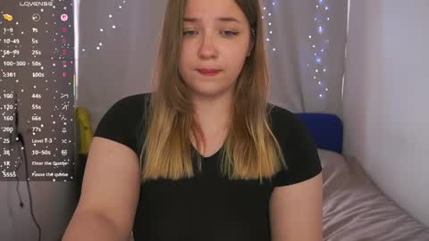 Snapshot of cute_sharloti chatting on 05/27/26, 04:15 Sasha online show from 05/27/26, 04:15