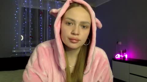 cute_shy06 online show from 12/14/25, 07:51