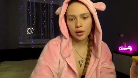 cute_shy06 online show from 12/19/25, 06:26