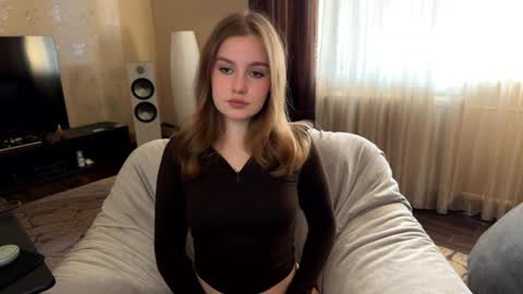 Snapshot of cute_siberian_girl chatting on 03/10/25, 05:00 Ksenya online show from 03/10/25, 05:00
