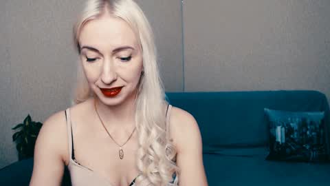 cute_smile_shy online show from 02/02/25, 05:26