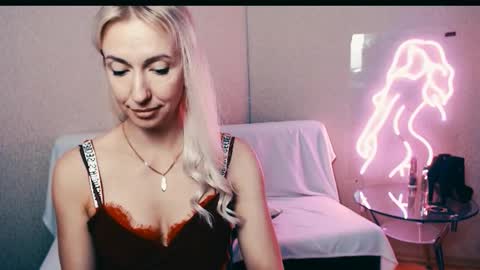 cute_smile_shy online show from 09/28/25, 08:52