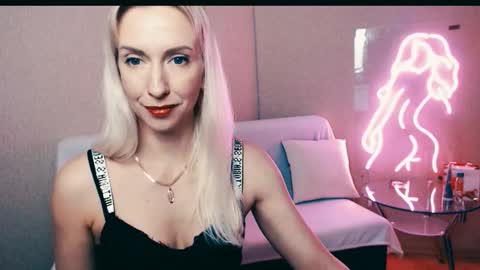 cute_smile_shy online show from 11/04/25, 08:41