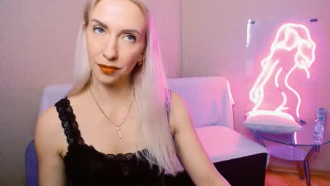 cute_smile_shy online show from 11/18/25, 09:08