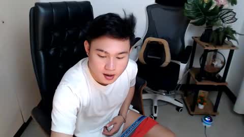 Snapshot of cuteasianlee chatting on 12/22/25, 12:35 cuteasianlee online show from 12/22/25, 12:35