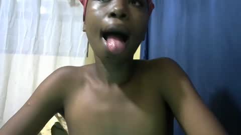 Snapshot of cutebrownie1998 chatting on 02/22/25, 01:24 VALLARY online show from 02/22/25, 01:24