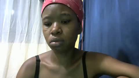 Snapshot of cutebrownie1998 chatting on 03/03/25, 04:56 VALLARY online show from 03/03/25, 04:56