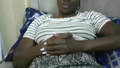 Snapshot of cutebrownie1998 chatting on 03/08/26, 09:13 VALLARY online show from 03/08/26, 09:13