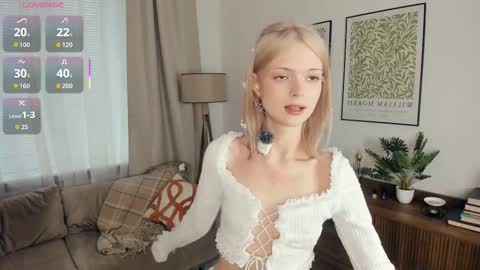 Snapshot of cutebrutality chatting on 10/16/25, 08:48 Alice online show from 10/16/25, 08:48