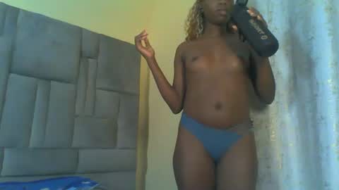 Snapshot of cuteebony16 chatting on 06/18/26, 09:19 tawi online show from 06/18/26, 09:19