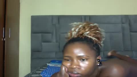 Snapshot of cuteebony16 chatting on 07/10/26, 02:41 tawi online show from 07/10/26, 02:41