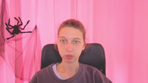 Elli online show from 10/28/25, 10:52