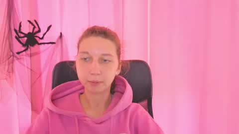 Elli online show from 10/31/25, 11:11