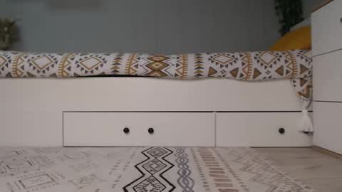 Anna online show from 09/20/25, 09:43