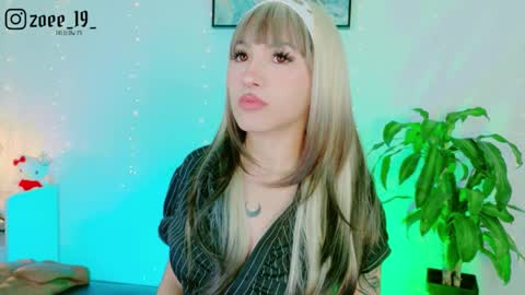 Zoe  online show from 03/30/26, 04:35