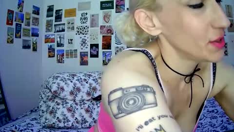 Snapshot of cutefemme chatting on 02/04/26, 04:29 Bella online show from 02/04/26, 04:29