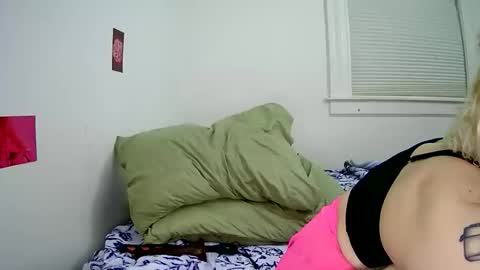 Snapshot of cutefemme chatting on 02/15/26, 06:54 Bella online show from 02/15/26, 06:54