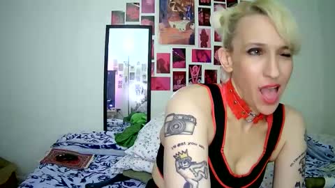 Snapshot of cutefemme chatting on 03/15/26, 12:38 Bella online show from 03/15/26, 12:38