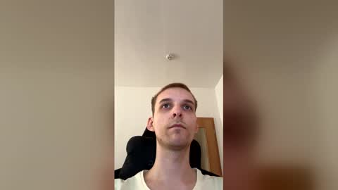 cuteguyy2001 online show from 04/17/26, 12:30