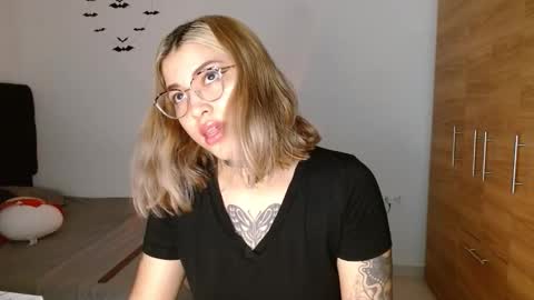 isabella online show from 01/10/26, 05:37