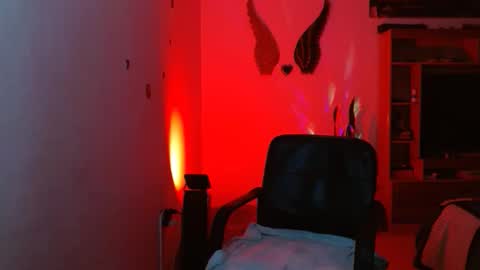 Luna online show from 11/19/25, 04:34