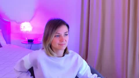 cutemirage online show from 09/27/25, 02:33