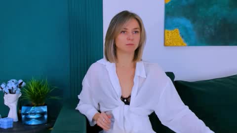 cutemirage online show from 10/18/25, 02:18