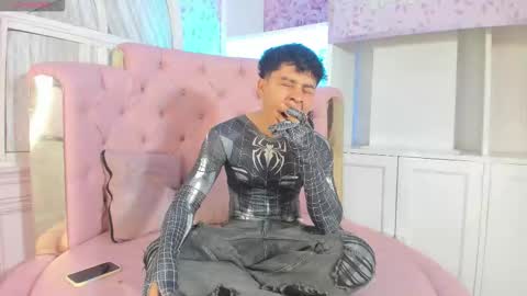 Snapshot of cutenaked_ chatting on 12/19/25, 11:39 cutenaked_ online show from 12/19/25, 11:39