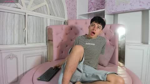 Snapshot of cutenaked_ chatting on 12/22/25, 11:07 cutenaked_ online show from 12/22/25, 11:07