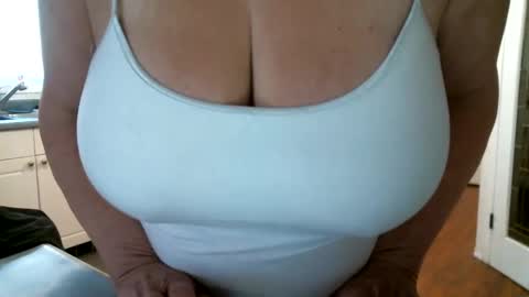 Snapshot of cutenlittle28 chatting on 01/30/25, 07:26 CuteNlil online show from 01/30/25, 07:26