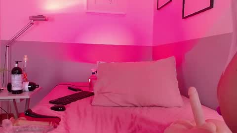 cutepetitee online show from 03/02/26, 09:54