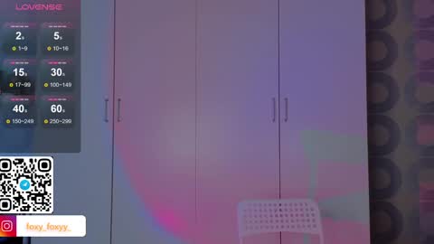 Snapshot of cuteroxyfoxyy chatting on 03/03/25, 06:37 Roxy online show from 03/03/25, 06:37